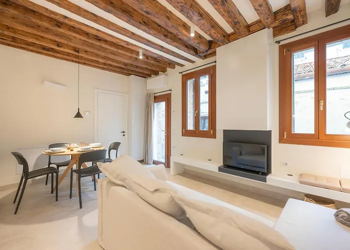 Grifalcon D'oro - Center דירה